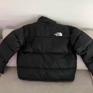 Men’s Large north face winter jacket - BLACK. Never worn. Tags still on.